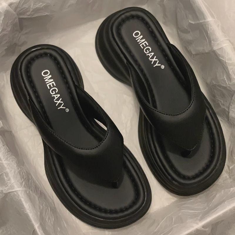 Internet-Berühmtheit weiße erhöhte dicksohlige Flip-Flops Damen Sommerbekleidung 2025 neu super angesagt vielseitig Strand coole Slipper