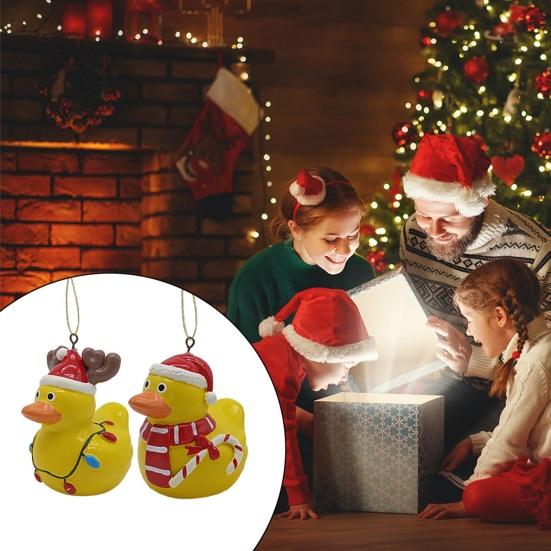 Yousheng Decorazione natalizia a forma di anatra, da appendere all'albero di Natale, da appendere all'interno e all'esterno, con corno di alce, sciarpa gialla a forma di anatra, in resina, regalo per le feste