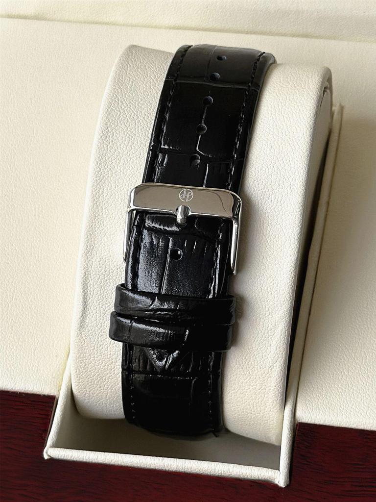 Elegant Men's Quartz Watch with Calendar - Waterproof Leather Strap