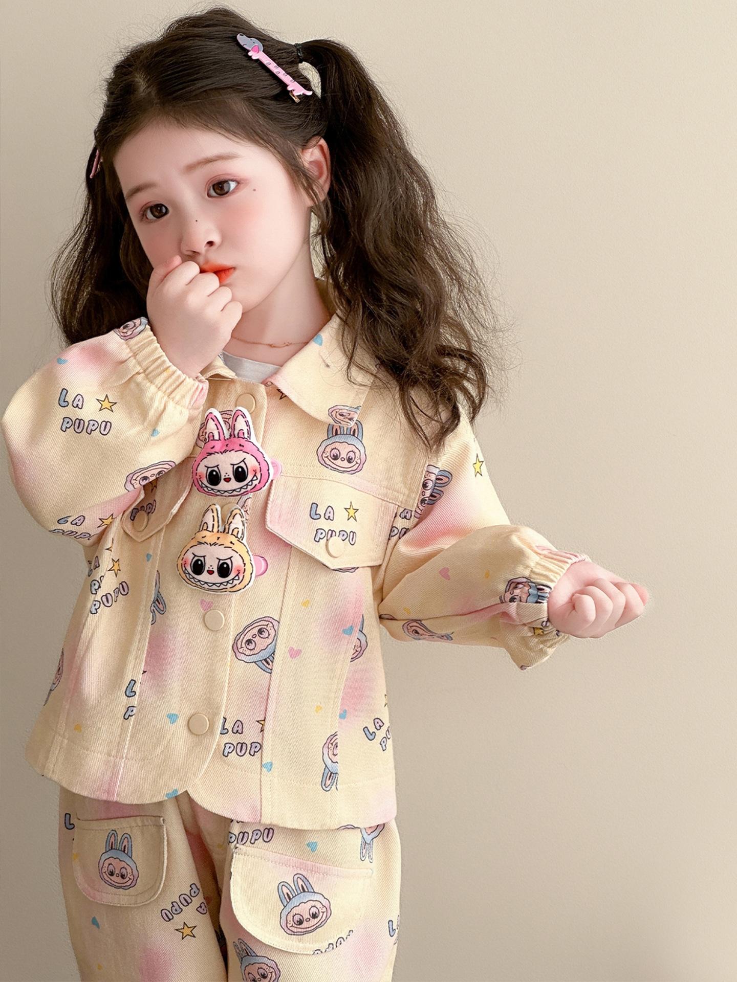 

Girls Influencer Two-Piece Set: Stylish Denim Jacket & Sporty Outfit for Spring & Autumn 100 cm рожевий