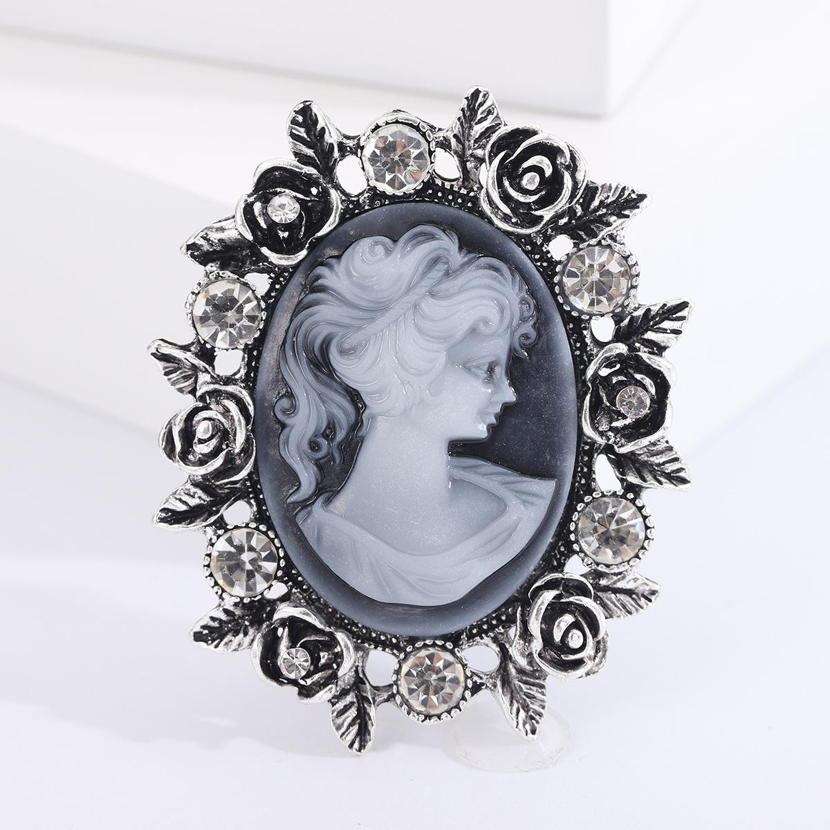 

Горячая Распродажа Винтажная Красавица Суд Голова Алмазный Цветок Брошь Женская Универсальная Заколка Для Шеи Кардиган Пальто Булавка Украшения