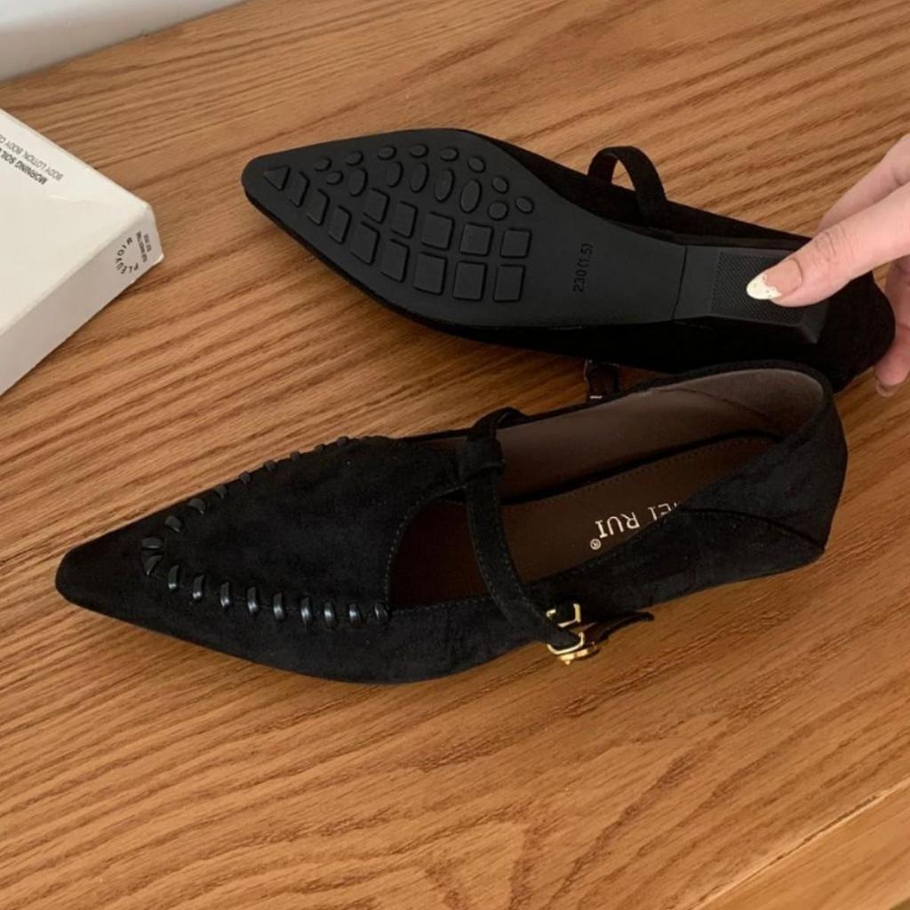 2025 Retro Mary Jane Damenschuhe: Spitze Zehenpartie, Keilabsatz mit Bohnenboden, Lederriemen, Blockabsatz