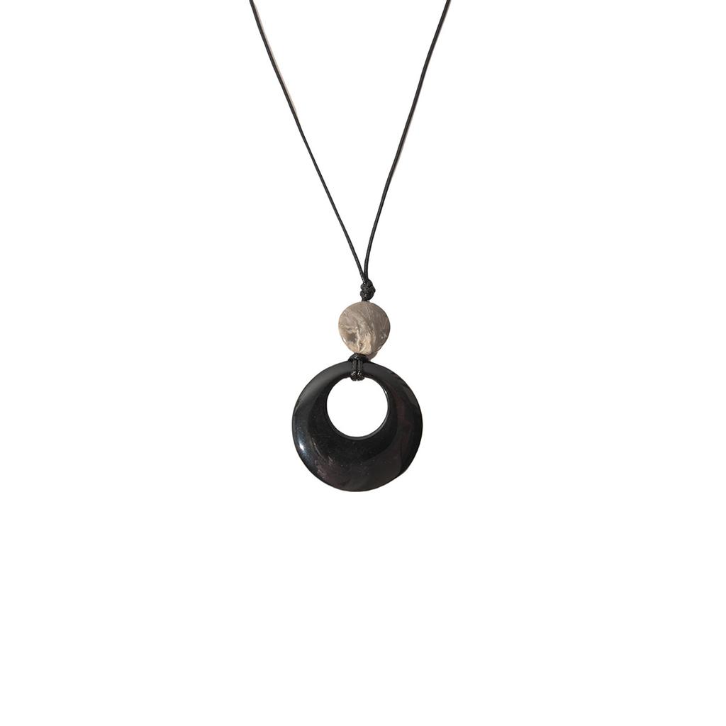 Retro Black Round Resin Pendant Hollow Necklace, Autumn And Winter Light Luxury High-End Sense Ethnic Style Fashion Sweater Chain
