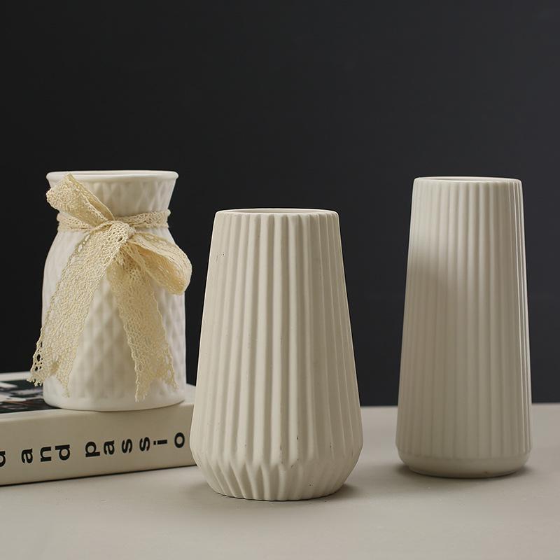 Nordic Light Luxury White Ceramic Vase: Creative European-Inspired Design for Elegant Flower Arrangements