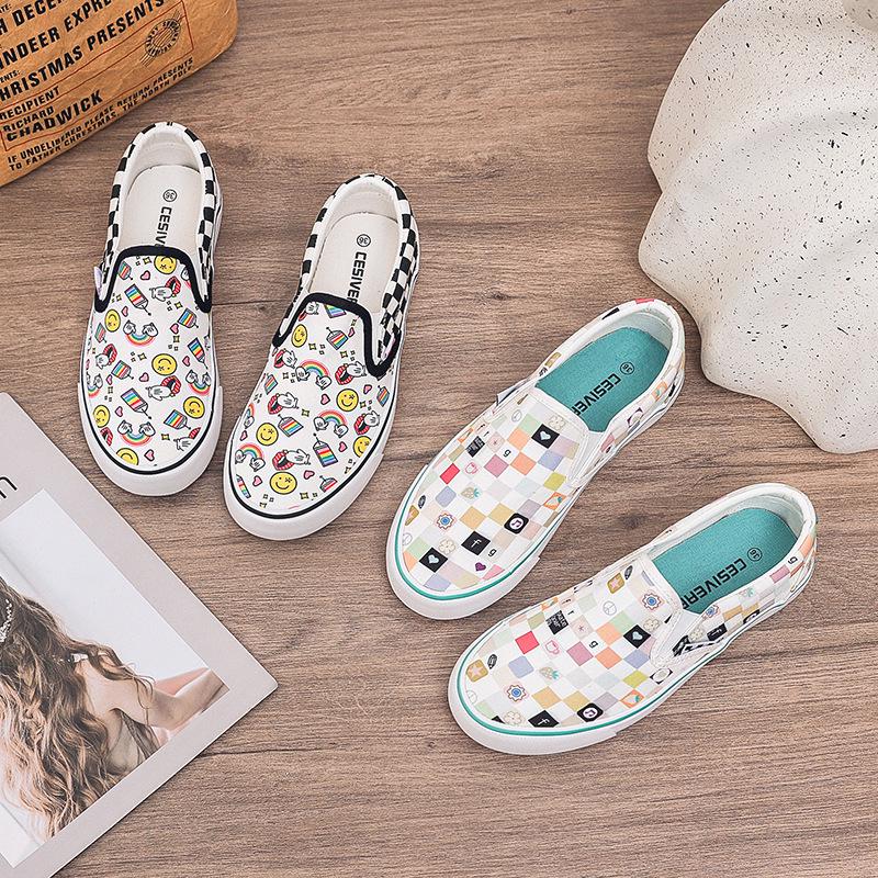 Chaussures Slip-On en toile unisexes 2026: Chaussures plates d'été décontractées style coréen pour étudiants et couples.