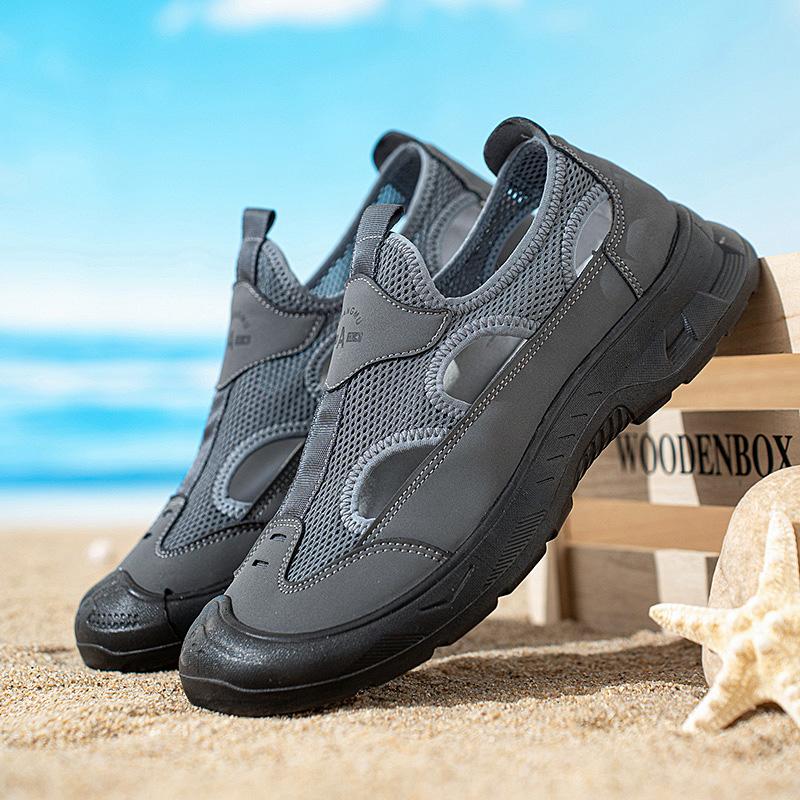 Summer Men'S Sandals New Hollow Breathable Beach Shoes Ultra Light Anti Slip Summer Casual Shoes Walking Shoes