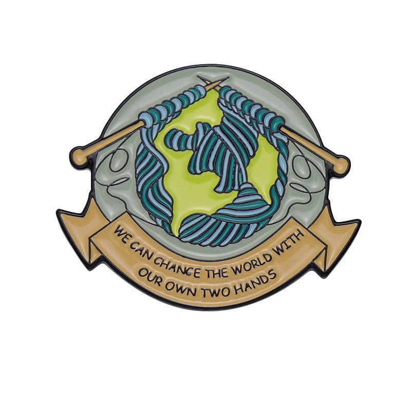 

Yarn Cat Adorable Ball Brooch Distinctive Alloy Badge Colorful Anime Accessory Style XZ9278