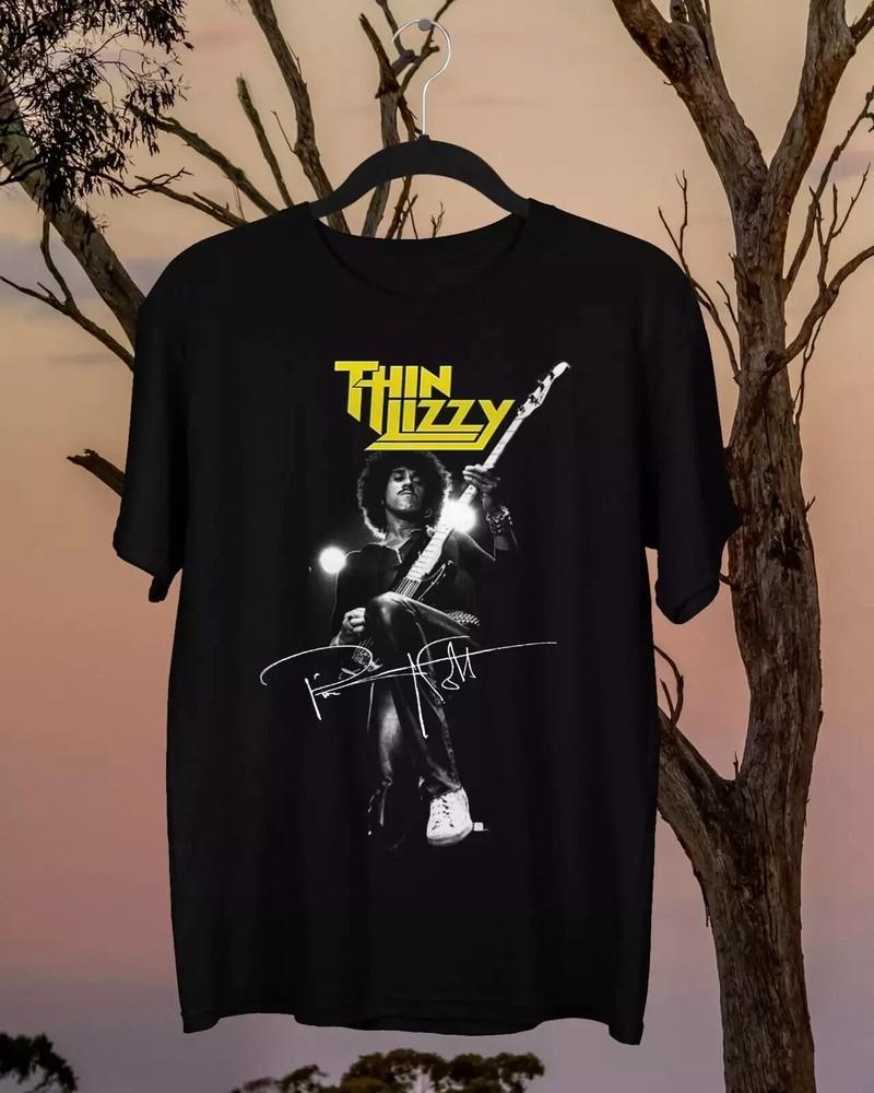 Thin Lizzy Phil Lynott Signature On Stage T Shirt S to 5XL Gift Fans Unisex T-Shirt XL