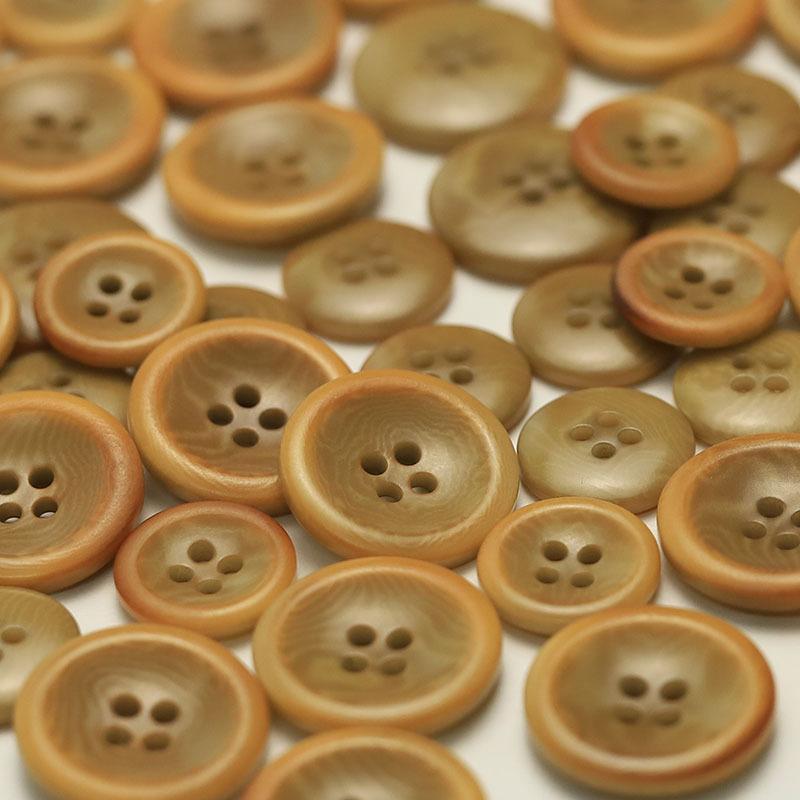 

Фруктовая пуговица Четыре глаза Ветровка Костюм Декоративная пуговица Куртка Вязаный кардиган Свитер Меховое пальто Пуговица 3 #[Fruit Burned Black Concave Local Yellow] 15mm