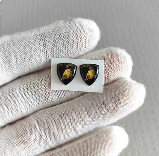 

Triangular Crystal Resin material calf Lamborghini Car Logo Decoration For Lamborghini Urus Huracan Aventador Premium Accessory