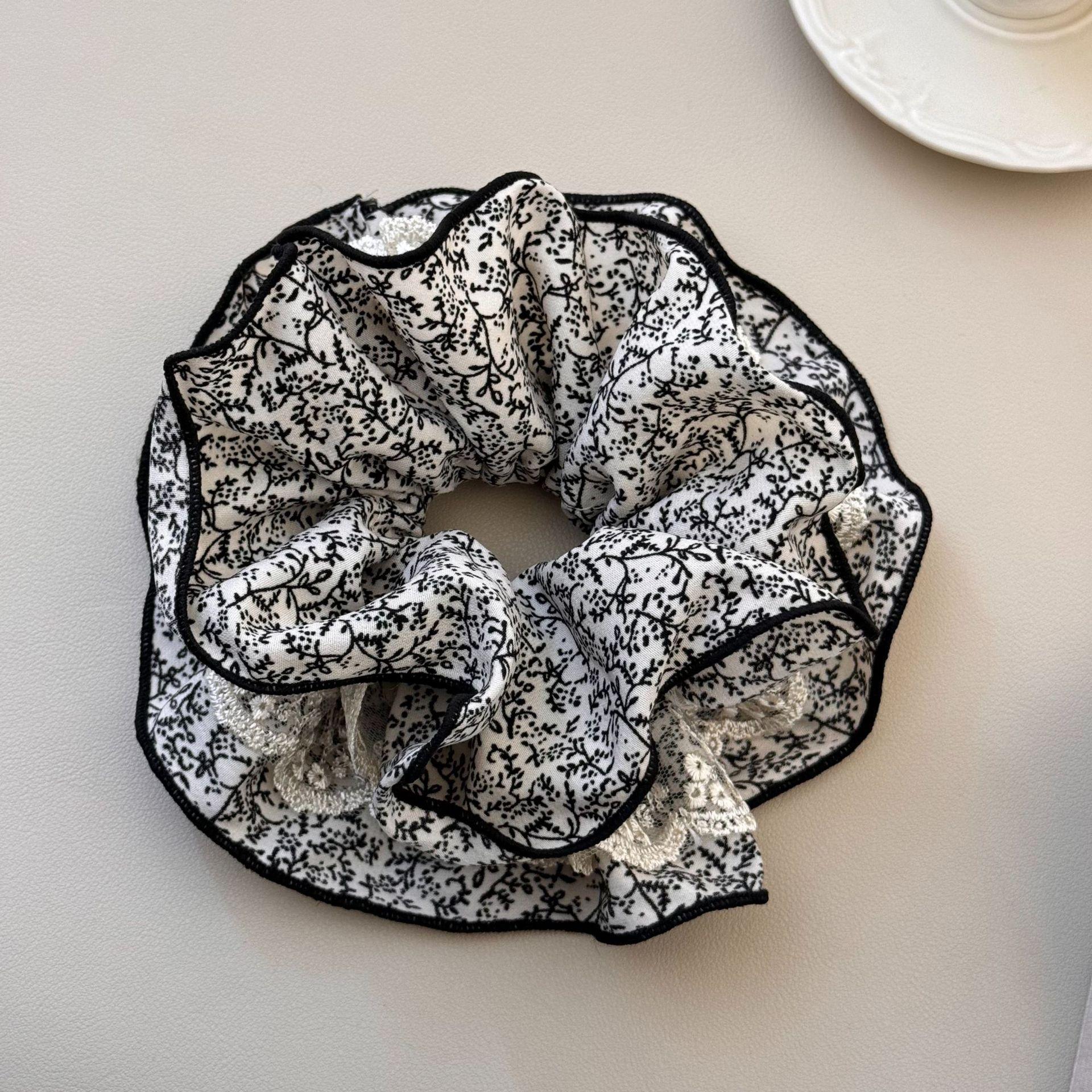 

Fresh and Delicate Floral Hair Bands, Exquisite Hair Ties with Lace Edges, and A French Large Intestine Circle for Young Girls бежевый