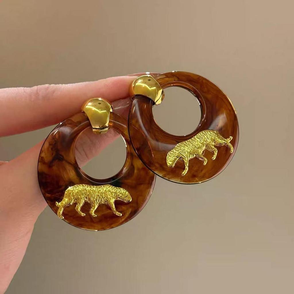 Silver Needle Tiger Eye Asymmetric Stud Earrings - Retro, Versatile & Luxurious High-End Accessory