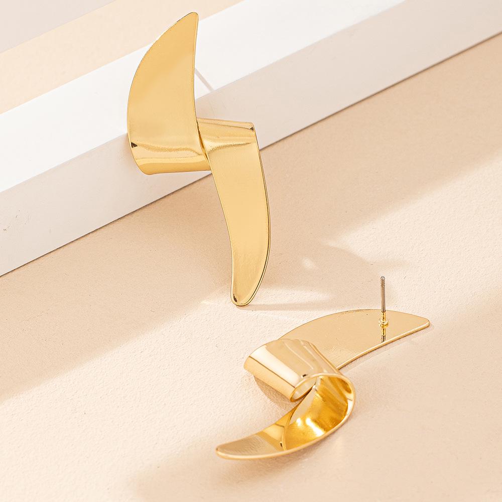 Trendy European & American Twisted Glossy Spray-Paint Earrings for Women, Japanese & Korean Style, Simple & Fashionable Studs