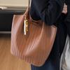 Korean version of retro bag women's large capacity 2025 new autumn shoulder woven mother and child bag commuter tote bag