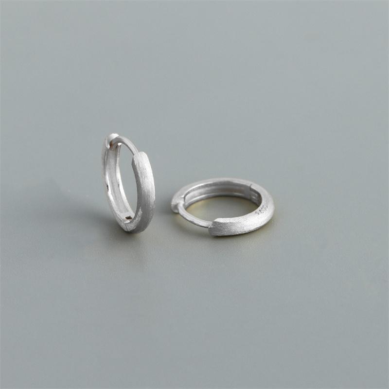 WANTME Pendientes de Aro Huggies Minimalistas Mate Góticos Unisex de Plata 925 para Mujeres Hombres Joyería de Hebilla para Oreja Piercing