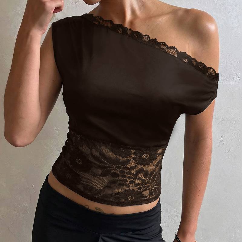 Canotta sexy con inserti in pizzo e scollo asimmetrico per lo streetwear estivo