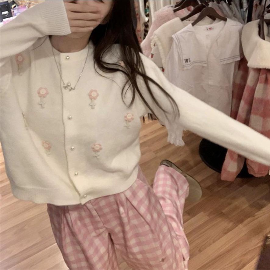 Three-dimensional flower knitted cardigan women's autumn and winter new small top short pink sweater jacket top