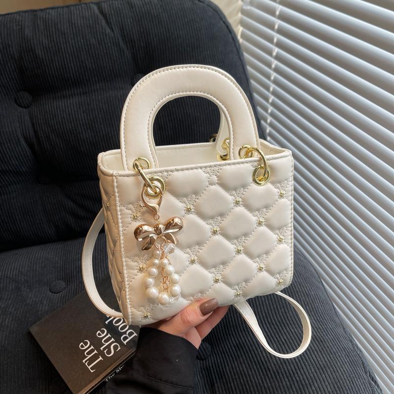 Premium sense bag women 2025 new niche design messenger bag Internet celebrity explosion autumn and winter portable diamond Princess Diana bag