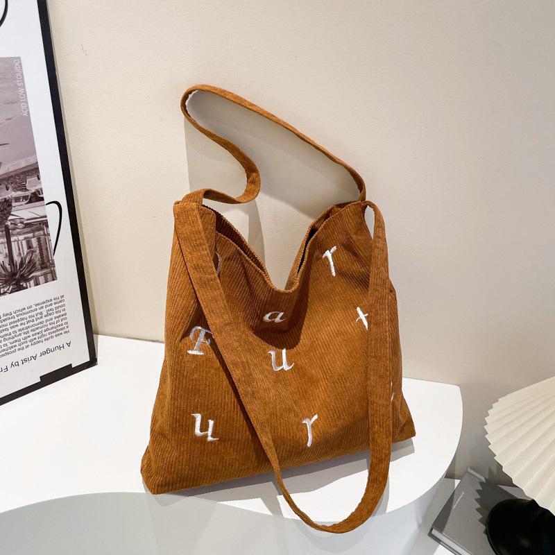 

Осень новый дизайн большая вместимость простой модный вышивка буква повседневная сумка-мессенджер тоут на плечо 38*31*7cm светло-коричневого