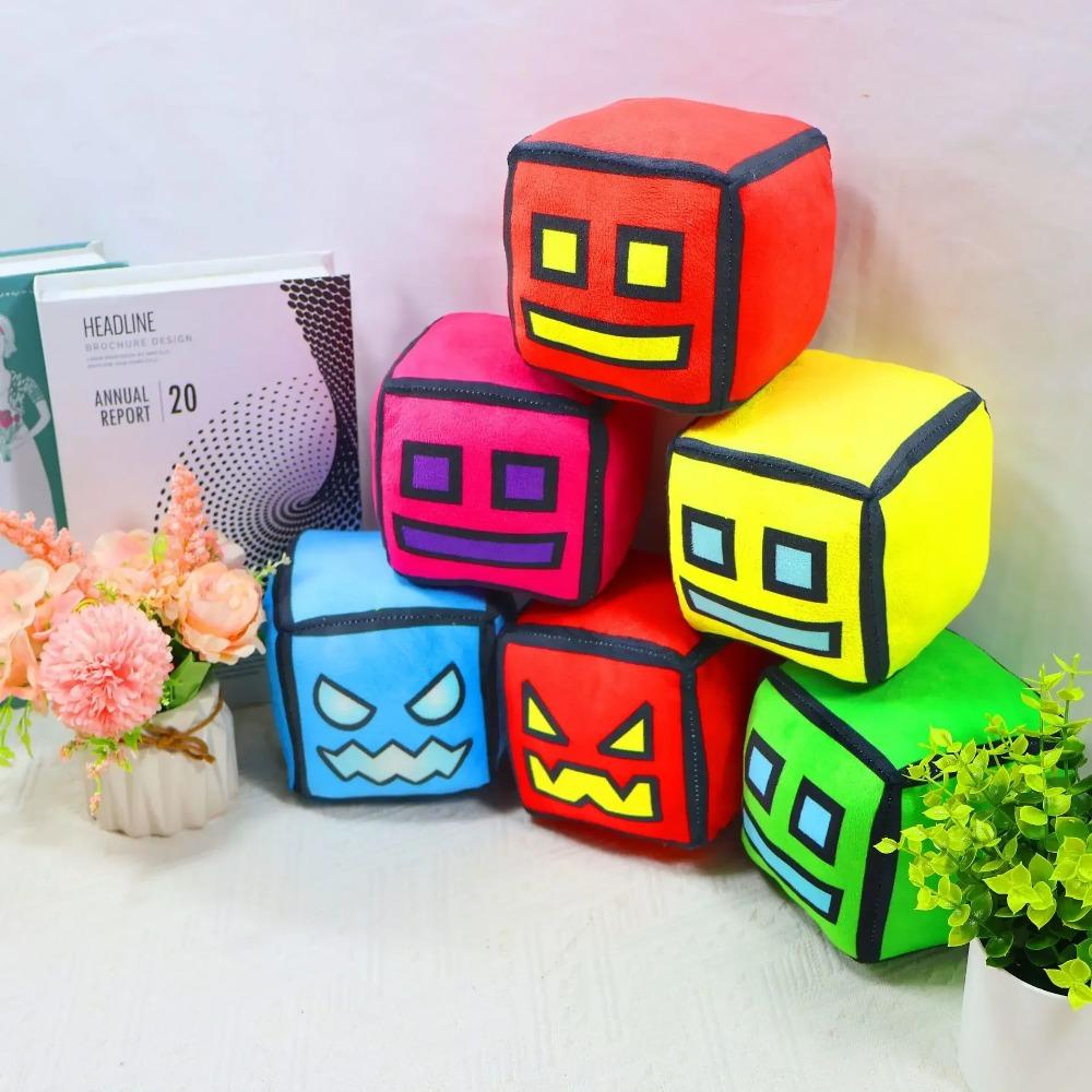 !!Juguetes de Peluche Cubo Geometry Dash Almohada Pequeña Muñeco de Peluche Relleno Colgante Cuadrado Juego Lindo Decoración para el Hogar Regalo de Cumpleaños para Niños