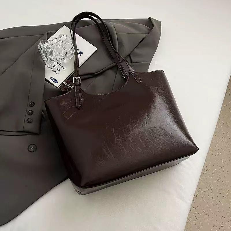 

2025 Ретро Женская Сумка-тоут из ПУ кожи - Большая вместимость, Универсальная и Простая наплечная сумка для повседневных поездок 30x12x30 cm