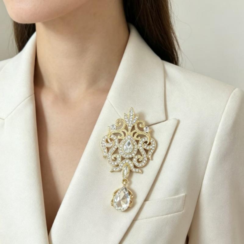 Chic Vintage Crystal Brooch Gold Silver Color Delicate Lapel Pin for Women Date Outfit Wedding Banquet Dress Matching