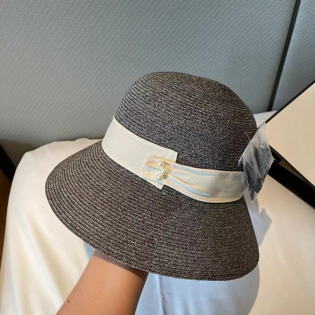 

Elegant temperament pearl straw hat women summer travel sun hat vacation beach hat children s sun hat Adult (56-58cm) чорний