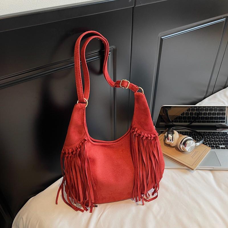 

Bags Women s Niche Fashion Tassel One-shoulder Crossbody Bag Texture Personality Large-capacity Underarm Tote червоний