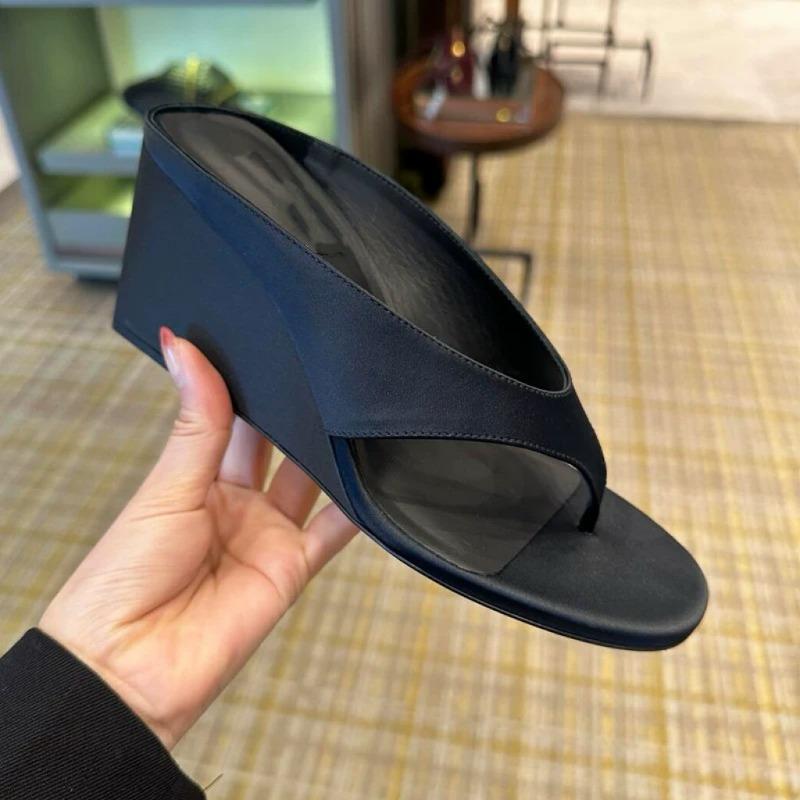 

Summer New Pointed Women s Thick Bottom Slope Heel Slippers Fashionable and Comfortable Casual Women s Sandals Zapatos Mujer 40 чорний