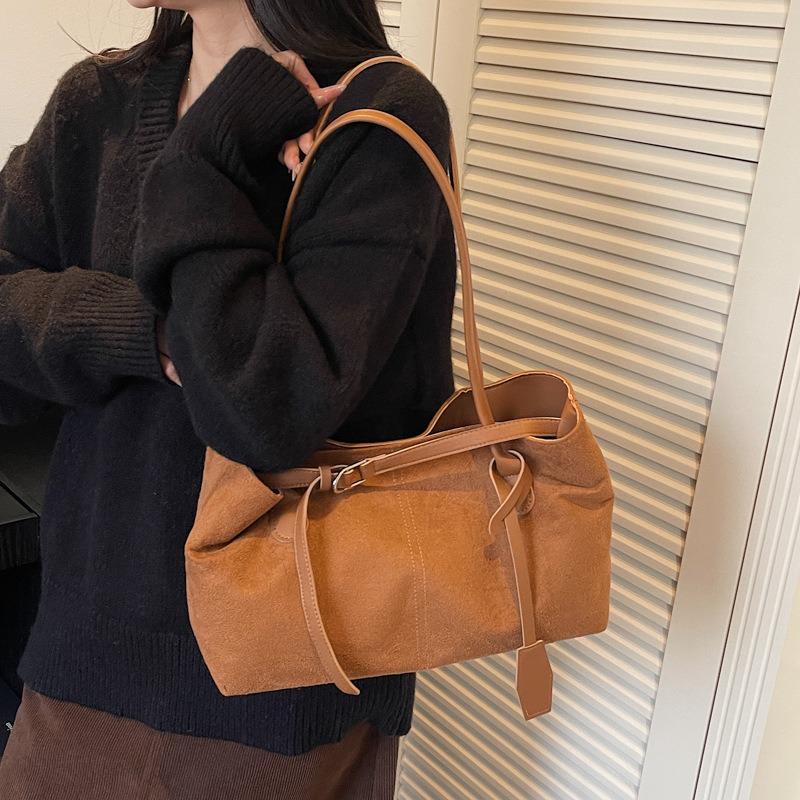 Deerskin fleece bag women's new autumn and winter fashion high-end shoulder messenger bag large-capacity commuter tote bag