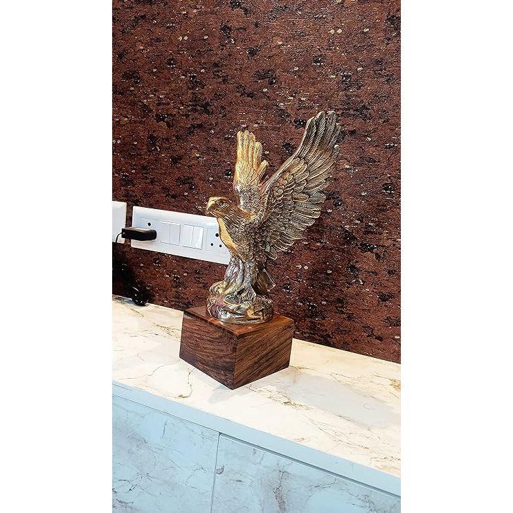 Águia Voadora de Metal com Base Peça de Exibição Estátua Decorativa Peça de Exibição Antiga Troféu Prêmio Lembrança, Força de Poder Vastu, 24 Cm, 10 Cm, Dourado