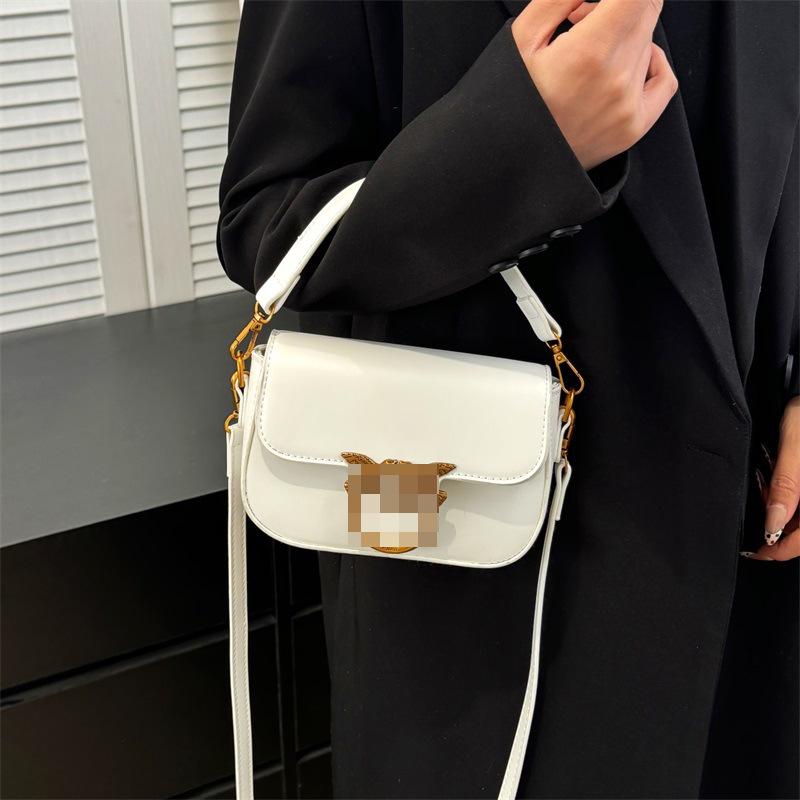Elegant Minimalist Crossbody Bag: Retro Women's Luxury Shoulder and Underarm Design