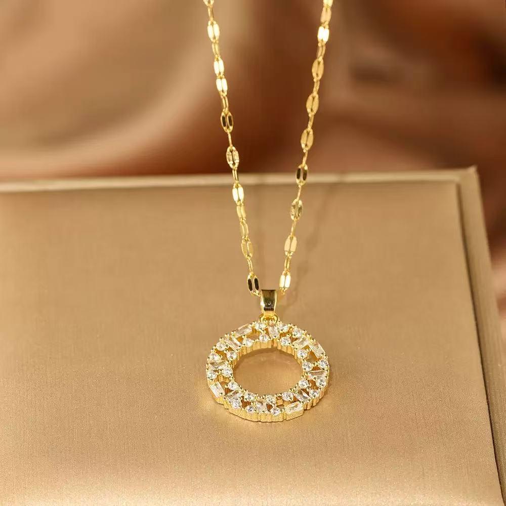 Vintage Titanium Steel Women's Pearl Pendant Necklace - Light Luxury Clavicle Chain