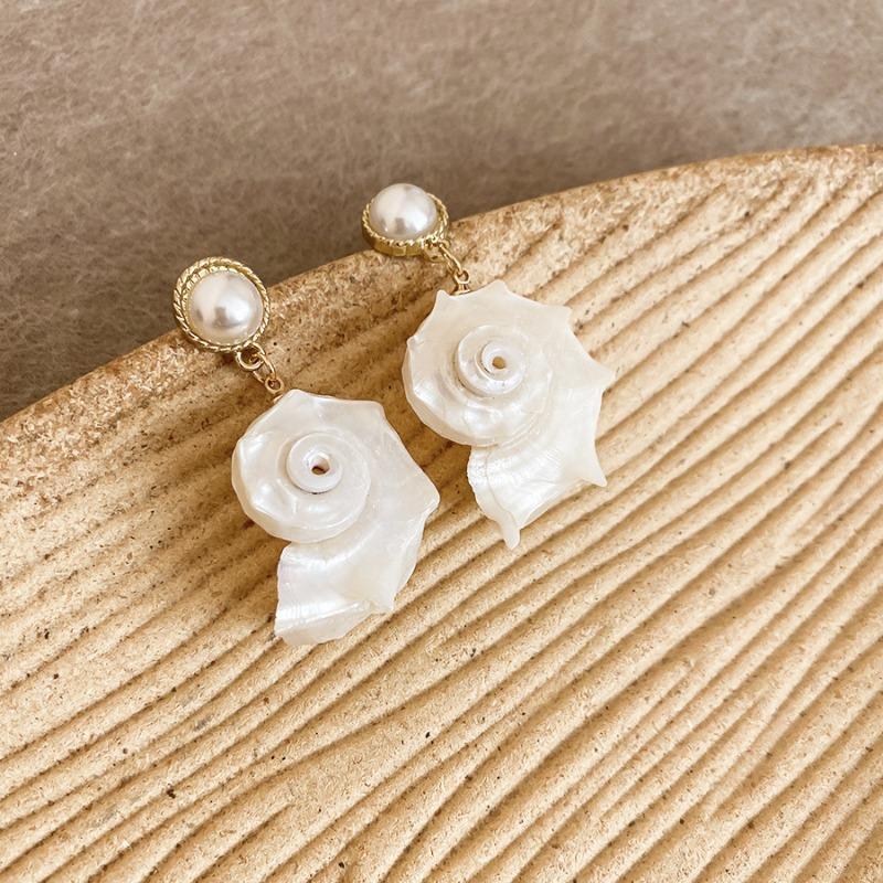 Bohemian shell pearl necklace earrings set, new holiday style niche design jewelry women
