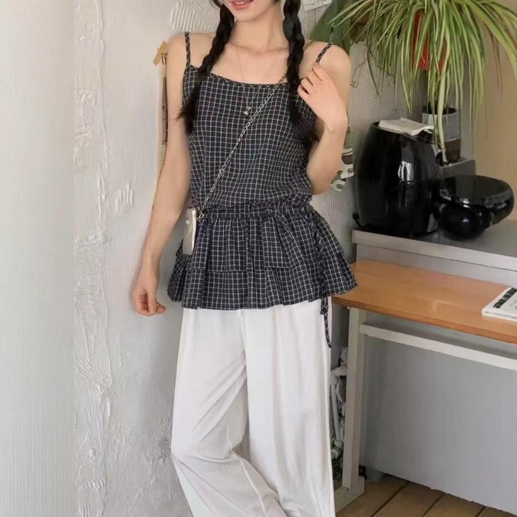 It has been warehoused and purchased, the new Korean version of the plaid drawstring versatile suspender top for women.
