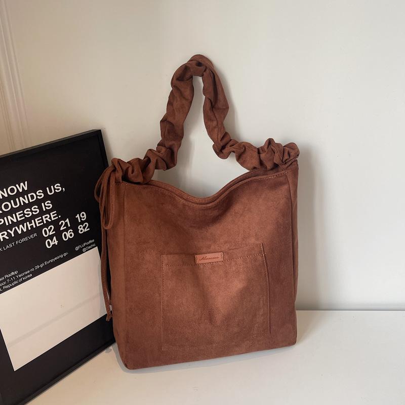 

2025 autumn and winter retro suede bucket bag women s casual versatile tote bag large capacity pleated shoulder messenger bag