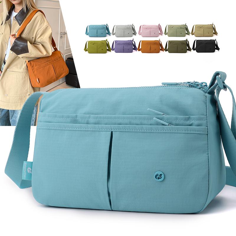 Borsa a tracolla sottile con tasche frontali e tracolla regolabile in nylon tinta unita