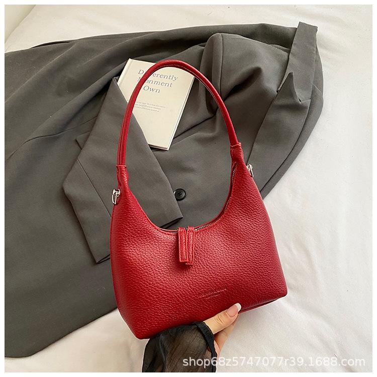 Exquisite underarm bag women 2025 new fashion dumpling bag Korean version niche design shoulder messenger bag