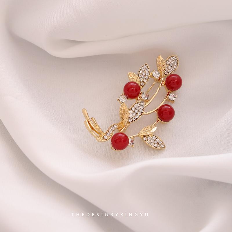 Broche Elegante de Pérola Dourada e Espiga de Trigo: Acessório Versátil e de Alta Qualidade para Mulheres