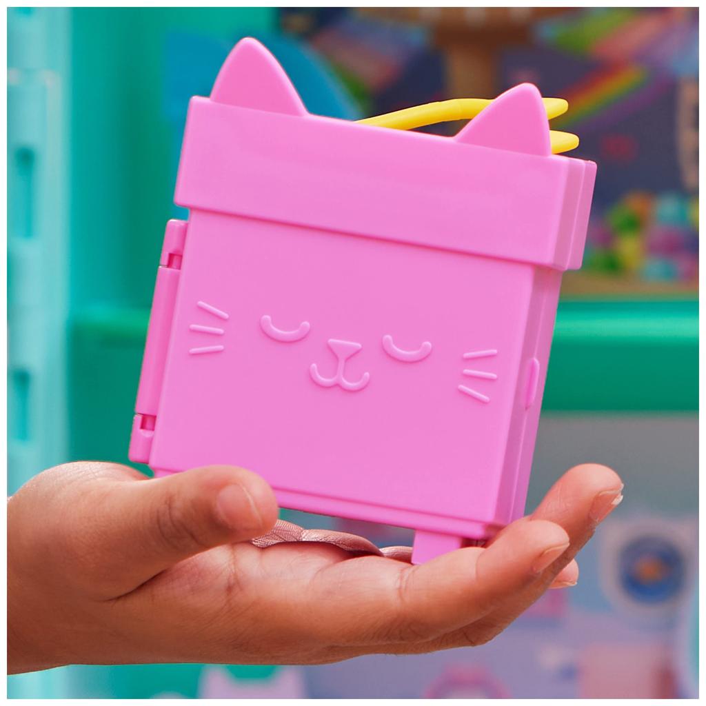 Gabby's Dollhouse Clip-On Playset (3-Piece Set) Includes Cake Pan, Baby Box, Mercat Toy Figure, and Dollhouse Accessories, Ages 3+