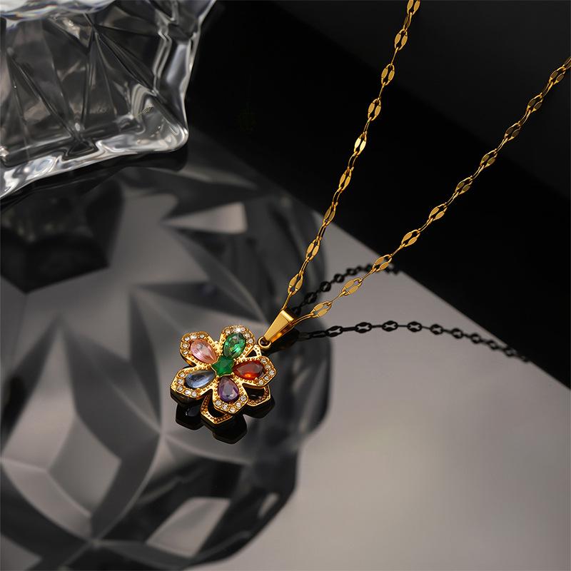 Titanium Steel Necklace, Five-leaf Flower Zircon Necklace, Light Luxury Niche Women's Collarbone Chain, Rotatable Non-fading Necklace Jewelry