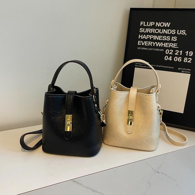 Popular Small Bag Women's Autumn New Retro Simple Bucket Bag Fashion Casual Shoulder Messenger Bag