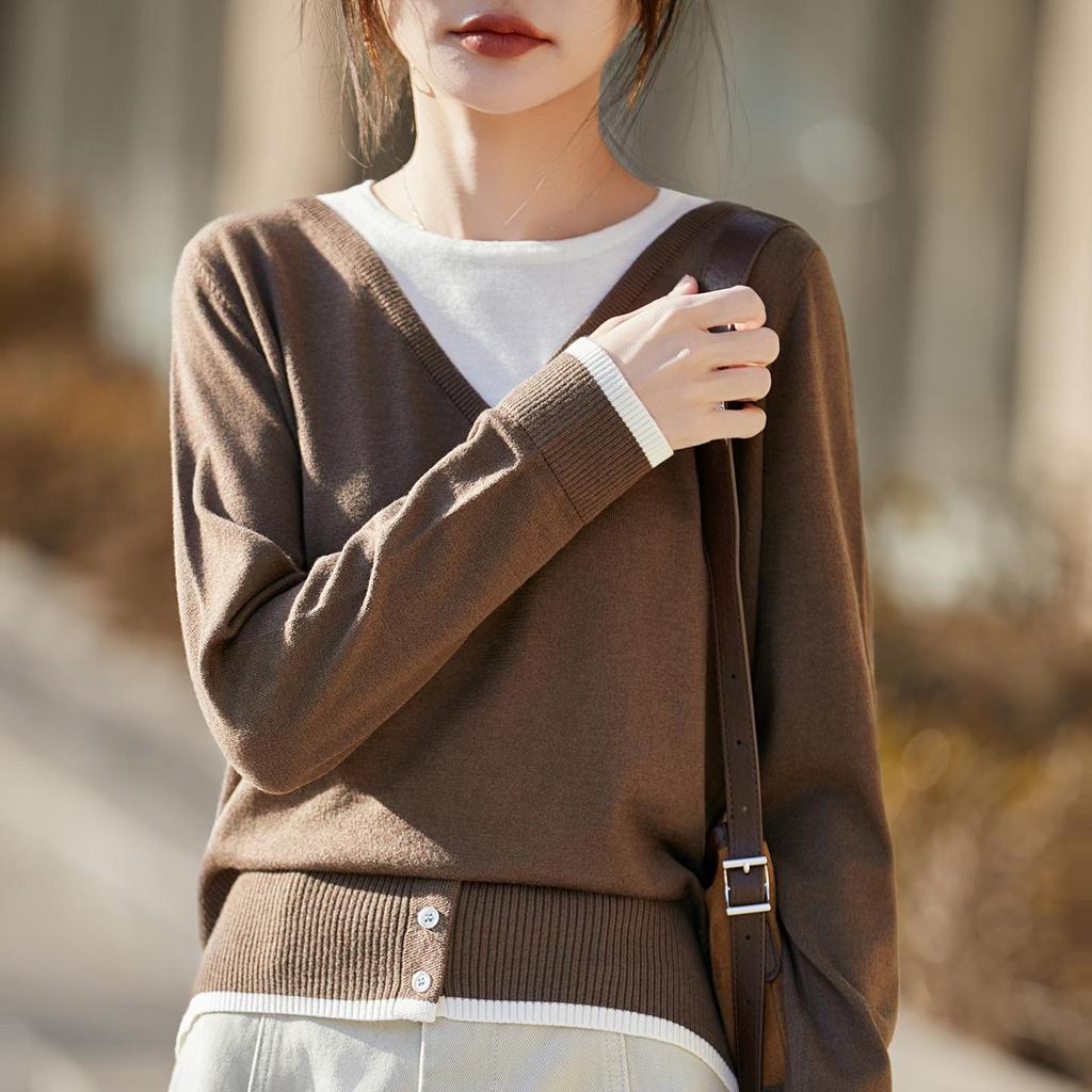 Women's V-Neck Patchwork Knitwear: French Color Block Two-Piece Style, Stylish Inner Layer Sweater for Spring/Autumn 2026.