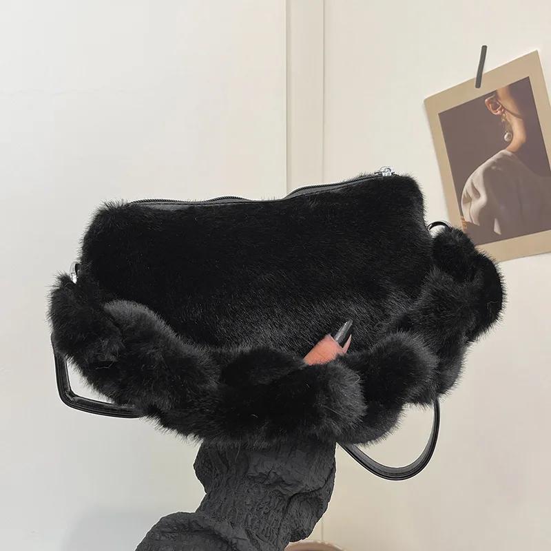 Autumn and winter niche design portable commuter women's bag new high-end plush versatile shoulder armpit bag