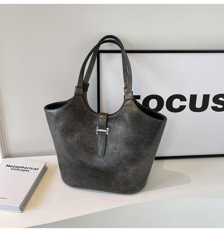 

Maillard retro PU bag winter women s versatile high-end shoulder bag simple large-capacity portable tote bag сірий колір