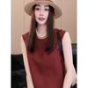 French temperament is simple, generous and decent, the small man is tall, burgundy sleeveless cotton and linen dress, women's summer