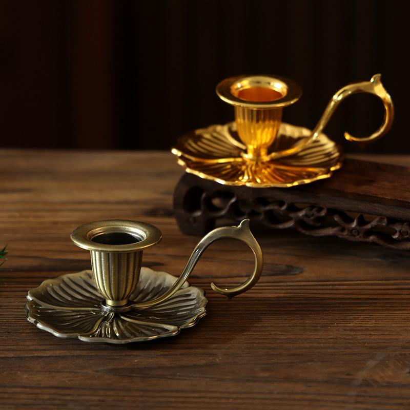 1PCS Retro Metal Taper Candle Holder European Retro Handheld Small Candlestick Crafts Bronze Table Candle Holder Home Decor