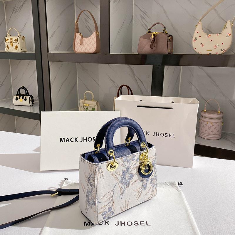 Fashionable and High-end Daifei Handbag, New Niche Light Luxury Handbag