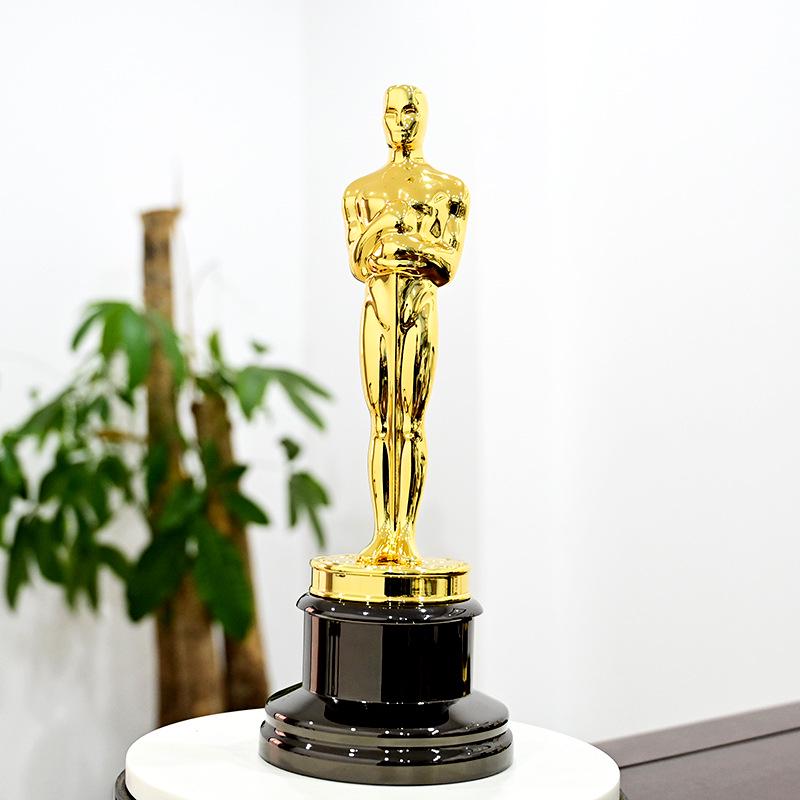Grammy un Oskara iedvesmots pielāgojams metāla