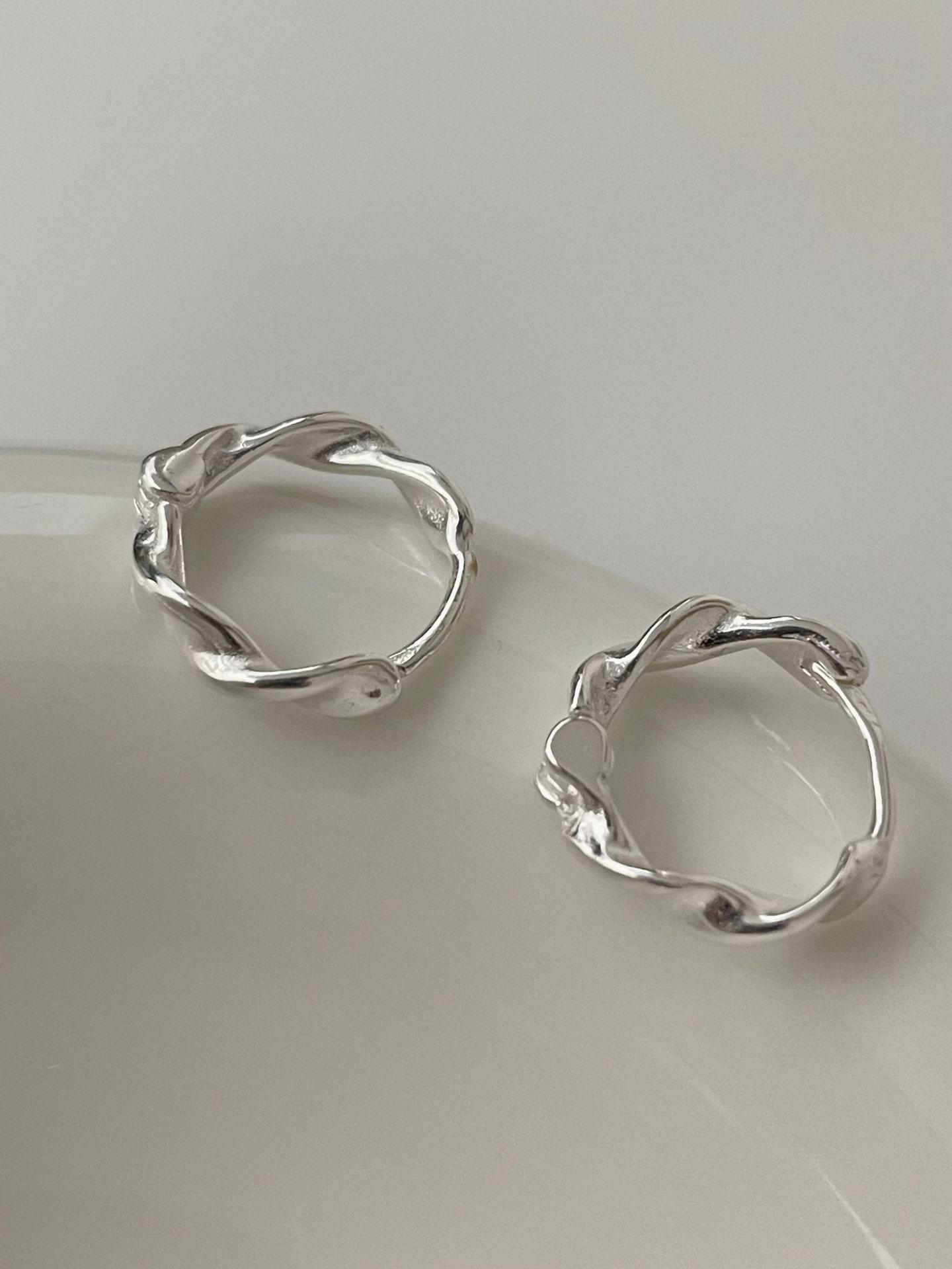 Su Chuang S925 Sterling Silver Mobius Ring Earrings: Elegant, Simple, High-End Ear Cuffs for Women. S925 Silver